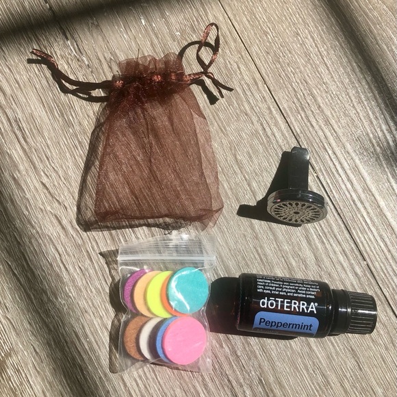 Essential oil diffuser for car w/ Doterra Peppermint oil - Picture 3 of 3